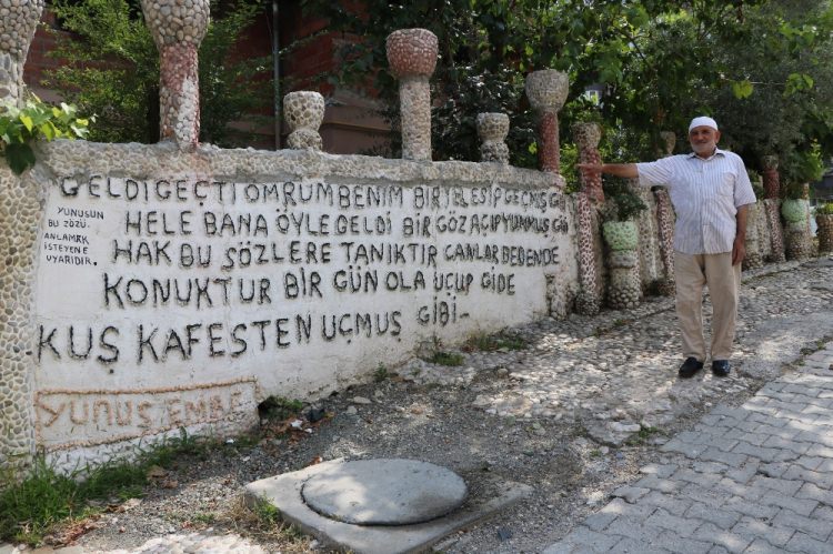 [Resim: 550_bin_mozaik_tasi_ile_anit_yapti_1502610396_4129.jpg]