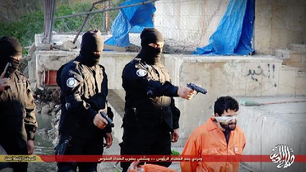 IŞİD kan donduran infaz görüntülerini yayınladı IŞİD kan donduran infaz görüntülerini yayınladı