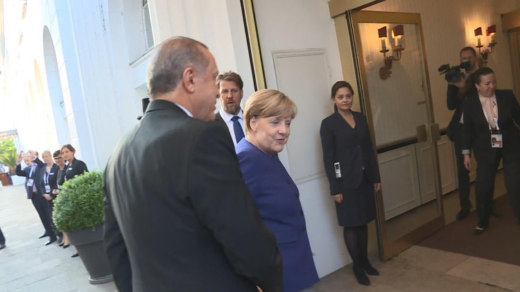 merkel_erdogani_kapida_karsiladi_1499369735_4205.jpg