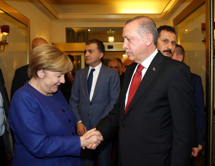 merkel_erdogani_kapida_karsiladi_1499372203_7942.jpg