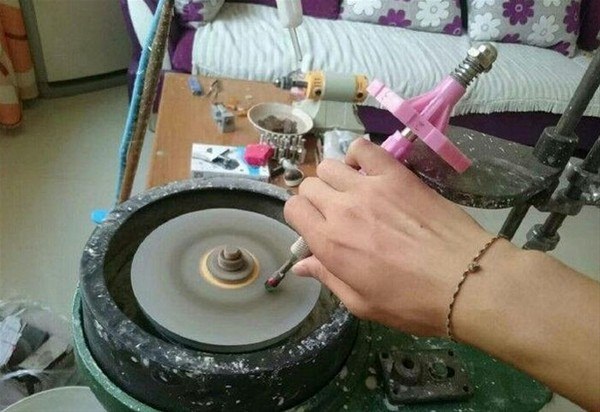 Üzük almağa pulu çatmadığına görə qzıl axtarışına çıxdı və... - FOTO