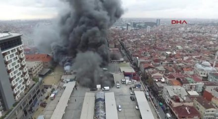 Bayrampaşa'daki yangın havadan b&ouml;yle g&ouml;r&uuml;nt&uuml;lendi