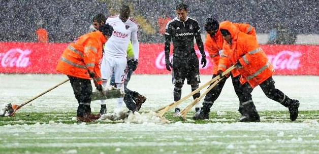 Beşiktaş - Mersin İdman Yurdu maçı tatil edildi!