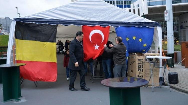 Türkler Brüksel'de çadır kurdu