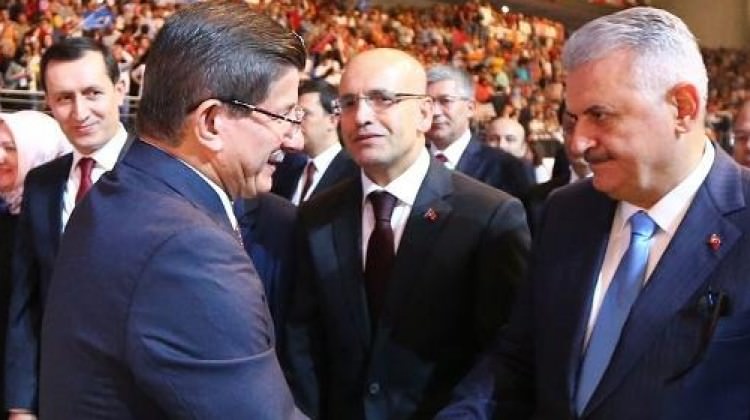 Davutoğlu Binali Yıldırım'ı tebrik etti