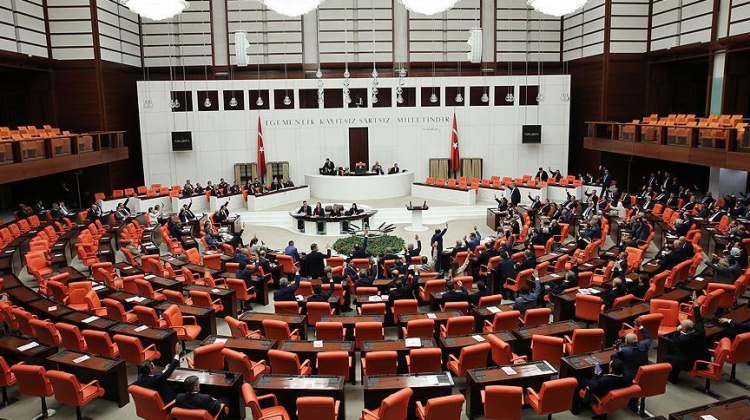 Milyonlarca kişinin beklediği yasa kabul edildi