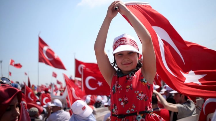 [Resim: dunya_demokrasi_ve_sehitler_mitingini_bo...2_5369.jpg]