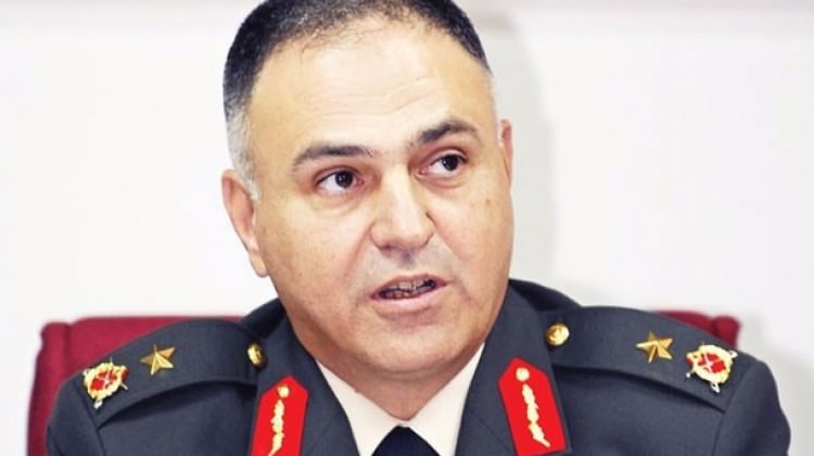 "Kor mor dinlemem otur buraya!"