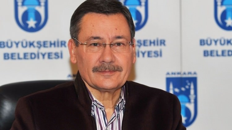 [Resim: melih_gokcek_o_geceyi_anlatti_1470062682_4039.jpg]