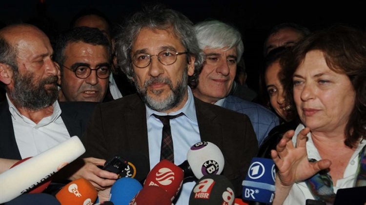 [Resim: can_dundar_istifa_etti_1471208392_8672.jpg]