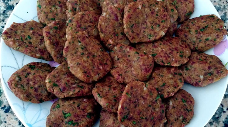 Ev köftesi nasıl yapılır? Lezzetli köfte tarifi Ev köftesi nasıl yapılır? Lezzetli köfte tarifi