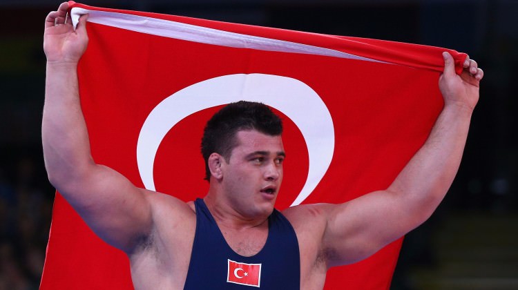 'Günde 1 kasa meyve, 3 kilo et, 5 ekmek yiyor' 'Günde 1 kasa meyve, 3 kilo et, 5 ekmek yiyor'