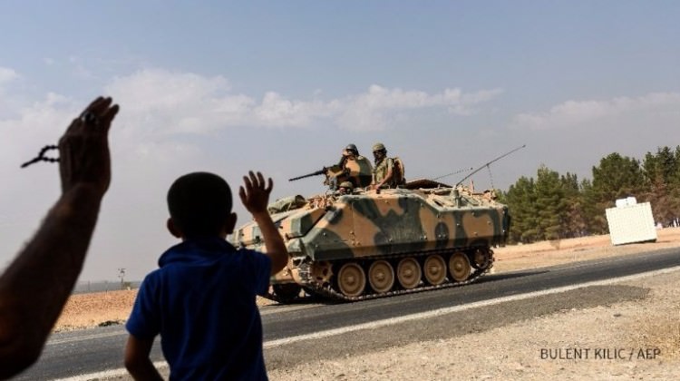 Türk askerini görünce sevinen Suriyeliler