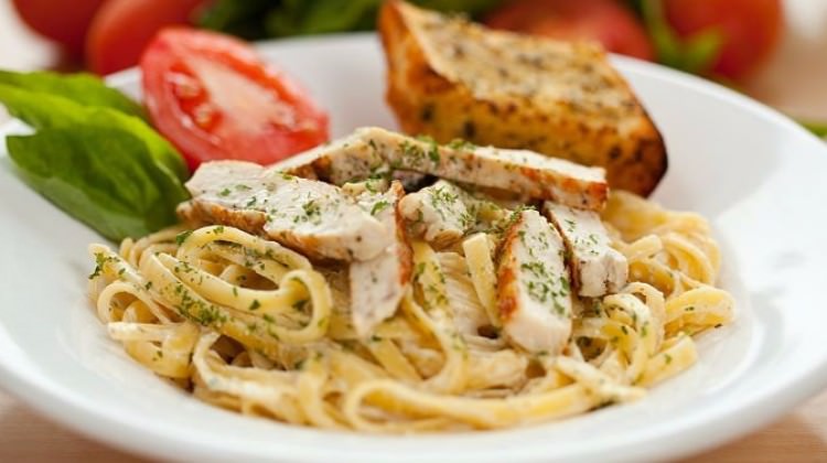 Fettucini alfredo tarifi Fettucini alfredo tarifi