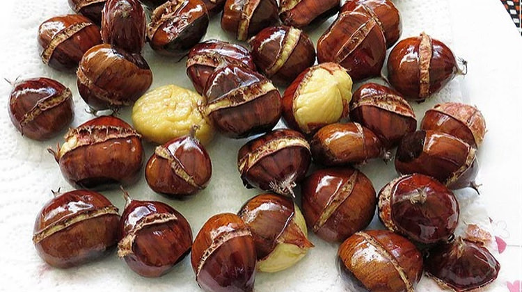 Kestanenin kabuğu en kolay şekilde nasıl soyulur? Kestanenin kabuğu en kolay şekilde nasıl soyulur?