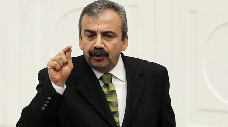 Sırrı Süreyya Önder ve 2 HDP'li serbest!