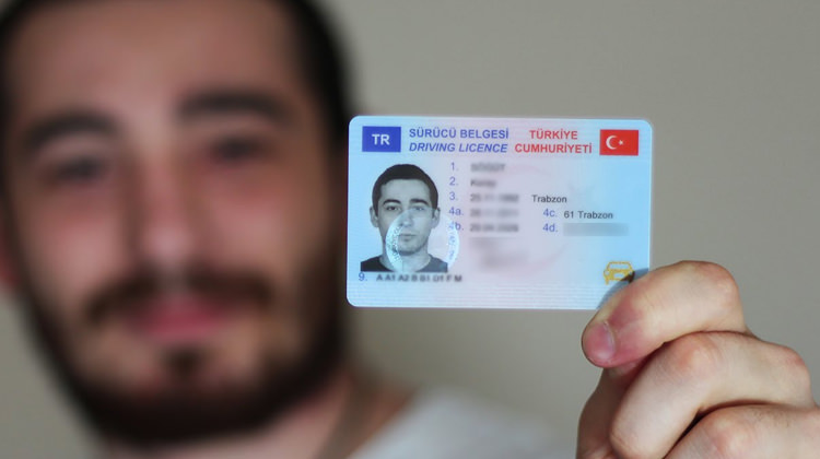 Ehliyet alanlar yarı yarıya düştü! Sebebi ise... Ehliyet alanlar yarı yarıya düştü! Sebebi ise...