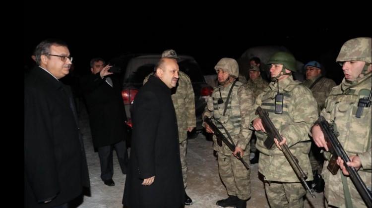 Milli Savunma Bakanı Işık'tan sürpriz ziyaret