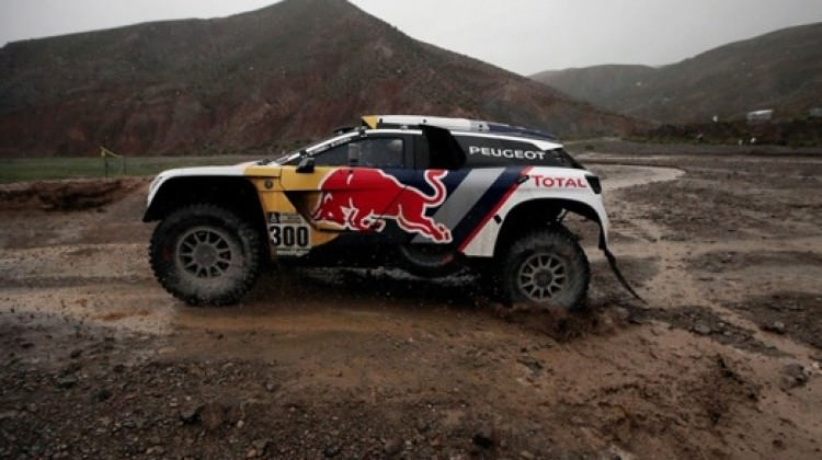 Dakar'da Peterhansel liderliğini korudu Dakar'da Peterhansel liderliğini korudu