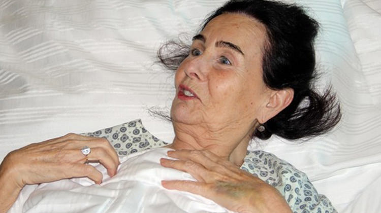 Fatma Girik'ten sevenlerine kötü haber Fatma Girik'ten sevenlerine kötü haber