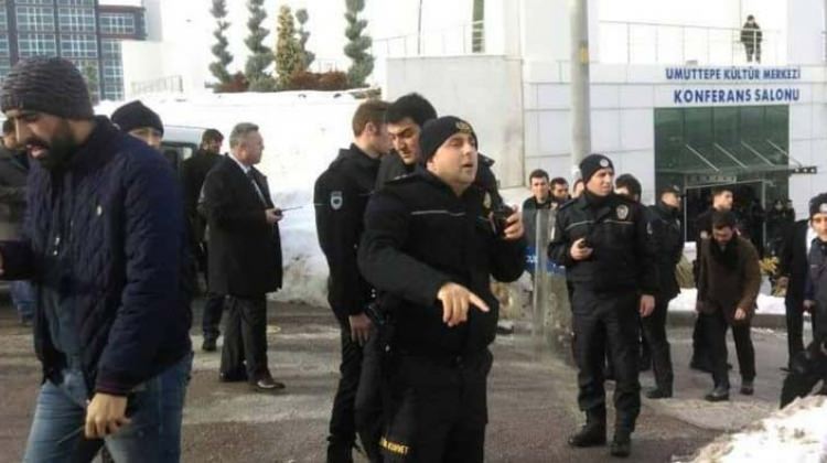 Kocaeli Üniversitesi'nde kavga: 37 gözaltı Kocaeli Üniversitesi'nde kavga: 37 gözaltı