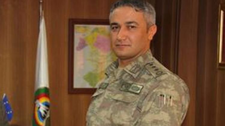 Muhtara albay üniforması giydirmişler Muhtara albay üniforması giydirmişler