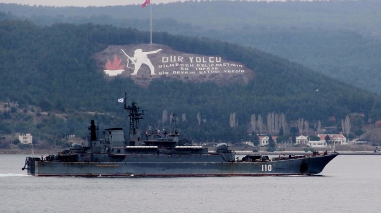 Rus askeri gemisi Çanakkale Boğazı'ndan geçti Rus askeri gemisi Çanakkale Boğazı'ndan geçti