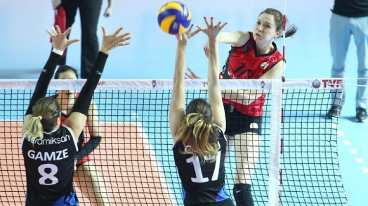 VakıfBank liderliği bırakmadı VakıfBank liderliği bırakmadı