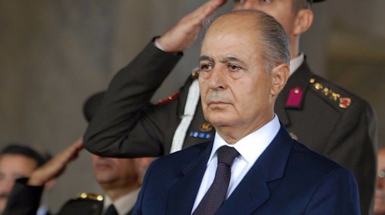 Ahmet Necdet Sezer, 'Hayır' cephesi için sahada Ahmet Necdet Sezer, 'Hayır' cephesi için sahada