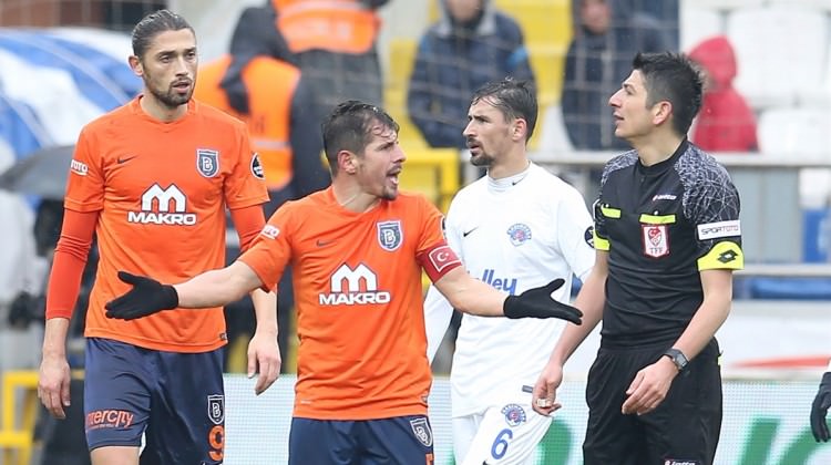 Başakşehir'de alarm! 5 isim birden... Başakşehir'de alarm! 5 isim birden...