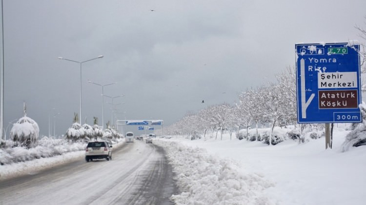 Doğu Karadeniz’de bin 241 köy yolu ulaşıma kapandı Doğu Karadeniz’de bin 241 köy yolu ulaşıma kapandı