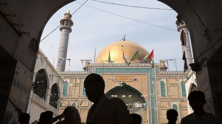 Pakistan'daki saldırıda ölü sayısı 80'e çıktı Pakistan'daki saldırıda ölü sayısı 80'e çıktı