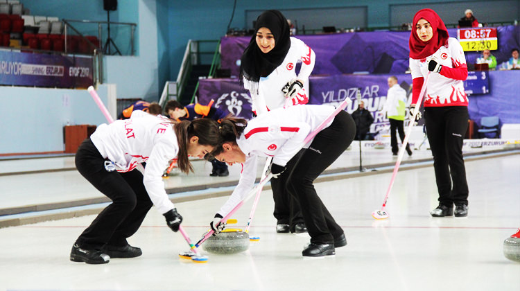 Türkiye, curling kızlarda finale çıktı! Türkiye, curling kızlarda finale çıktı!