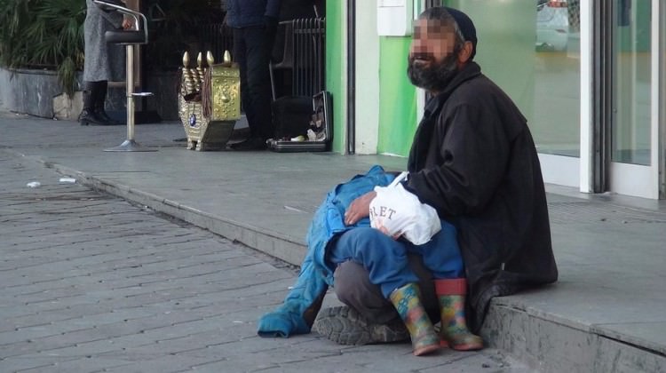 [Resim: vicdansiz_baba_oglunu_bayiltarak_dilendi...6_9005.jpg]