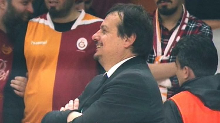 Abdi İpekçi'de olay! Ergin Ataman ve taraftarlar.. Abdi İpekçi'de olay! Ergin Ataman ve taraftarlar..
