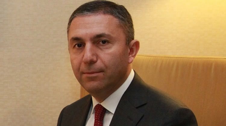 Azeri vekilden Türkiye resti! Azeri vekilden Türkiye resti!