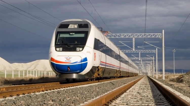 Ankara-İzmir hızlı tren hattının tarihi belli oldu Ankara-İzmir hızlı tren hattının tarihi belli oldu