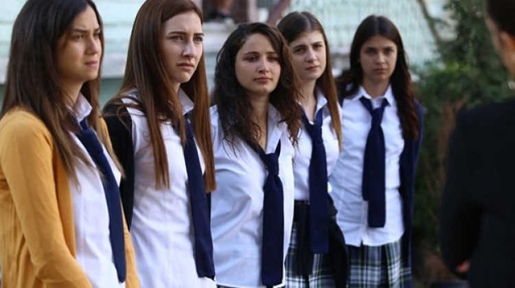 Kırgın Çiçekler dizisi neden bu akşam yok? Final mi oldu? Kırgın Çiçekler dizisi neden bu akşam yok? Final mi oldu?