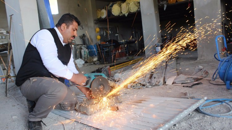 Yüksek faturaya kızıp elektrik üretti Yüksek faturaya kızıp elektrik üretti