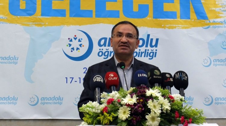 Bakan Bozdağ'dan Avrupa'ya referandum tepkisi Bakan Bozdağ'dan Avrupa'ya referandum tepkisi