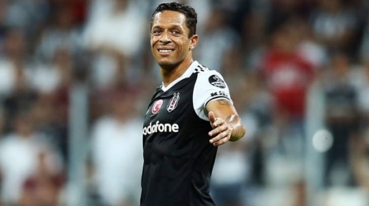 Beşiktaş'ta bir sakatlık şoku daha! Beşiktaş'ta bir sakatlık şoku daha!
