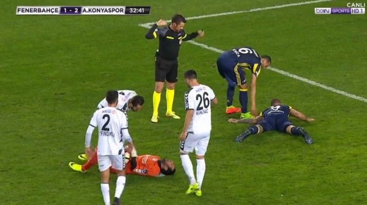 Fenerbahçeli futbolcunun kolu kırıldı! Fenerbahçeli futbolcunun kolu kırıldı!