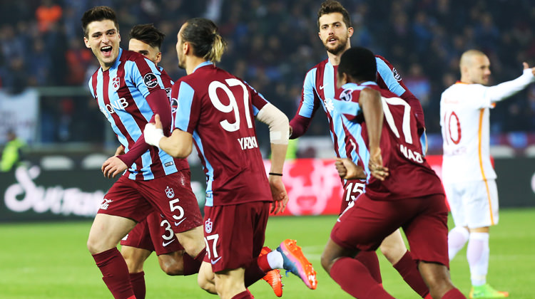 Galatasaray, Trabzon'da 'fırtına'ya kapıldı! Galatasaray, Trabzon'da 'fırtına'ya kapıldı!