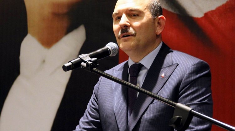 Güneydoğu'da esnaf HDP'li vekilleri protesto etti Güneydoğu'da esnaf HDP'li vekilleri protesto etti