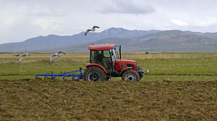 Tarım işçilerine zam için imzalar atıldı Tarım işçilerine zam için imzalar atıldı