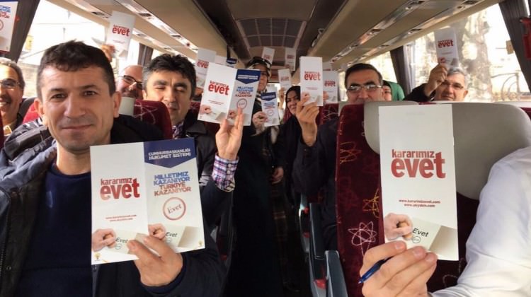 Ak Parti “Evet” kampanyasını Londra’ya taşıdı! Ak Parti “Evet” kampanyasını Londra’ya taşıdı!