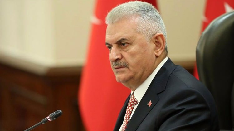 Başbakan eski bakanlarla bir araya geldi Başbakan eski bakanlarla bir araya geldi