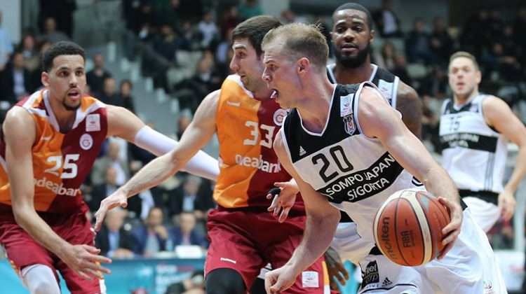 Olaylı derbide kazanan Beşiktaş Olaylı derbide kazanan Beşiktaş