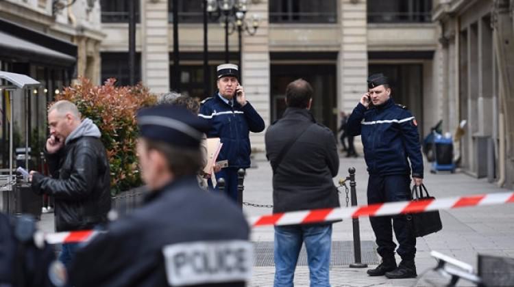 Paris'te bomba alarmı! Paris'te bomba alarmı!