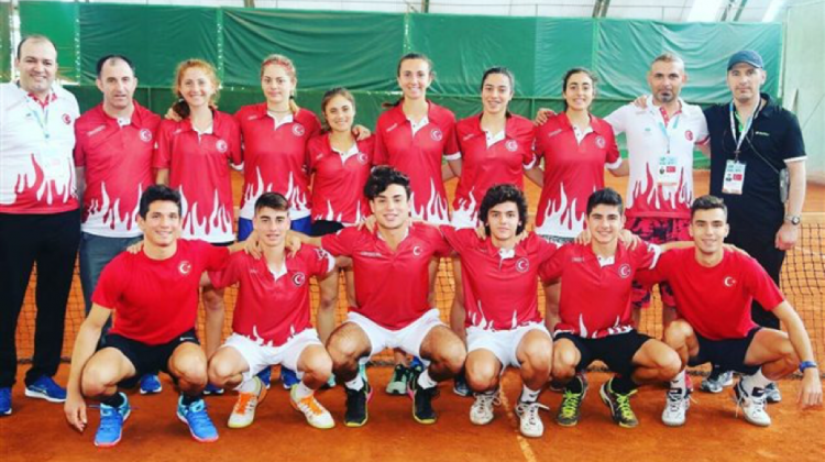 Türkiye, ISF Dünya Tenis Şampiyonası'nda Hem Erkeklerde Hem Kızlarda Şampiyonluğa Ulaştı Türkiye, ISF Dünya Tenis Şampiyonası'nda Hem Erkeklerde Hem Kızlarda Şampiyonluğa Ulaştı